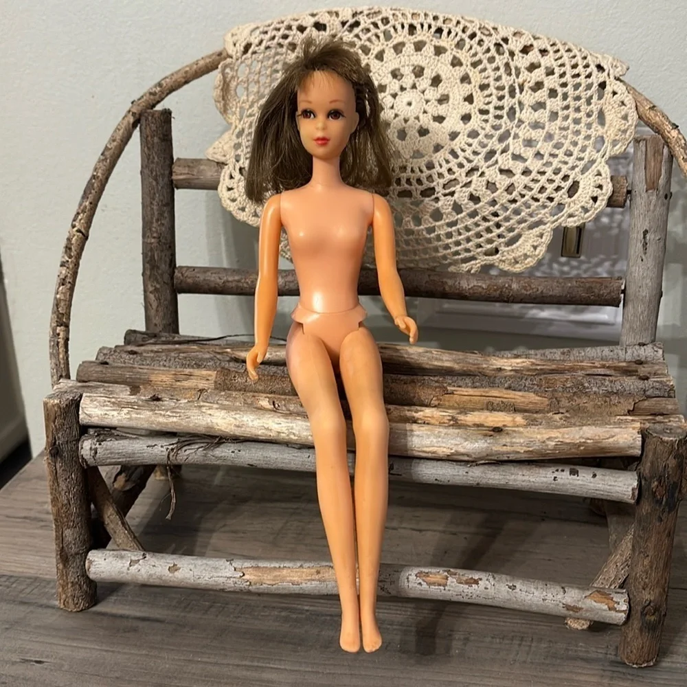 VINTAGE PRE OWNED 1966 #21 FRANCIE DOLL WITH EYELASHES & CLICKING BENDABLE LEGS